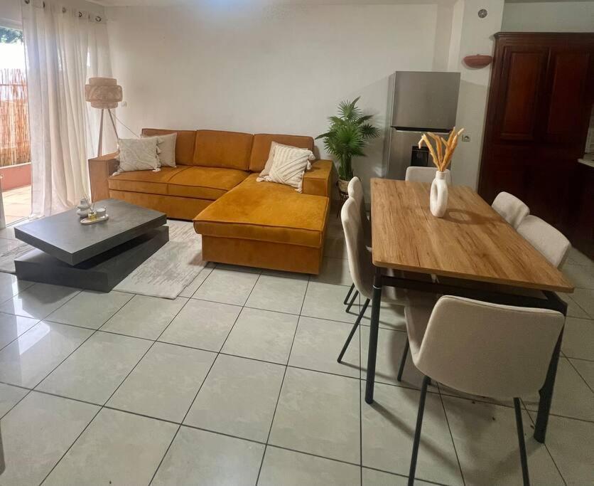 Apartament Beau T2 En Rez De Jardin Saint-Denis Zewnętrze zdjęcie