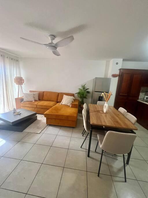 Apartament Beau T2 En Rez De Jardin Saint-Denis Zewnętrze zdjęcie