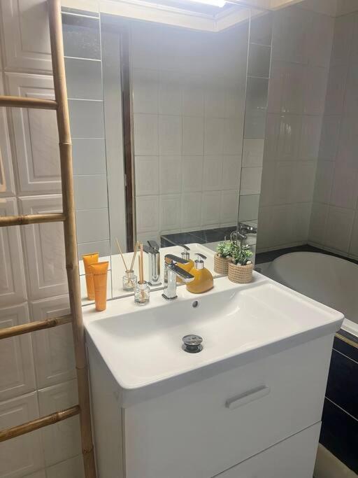 Apartament Beau T2 En Rez De Jardin Saint-Denis Zewnętrze zdjęcie