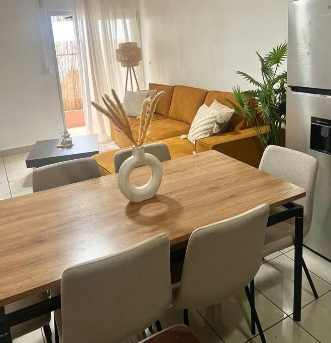 Apartament Beau T2 En Rez De Jardin Saint-Denis Zewnętrze zdjęcie